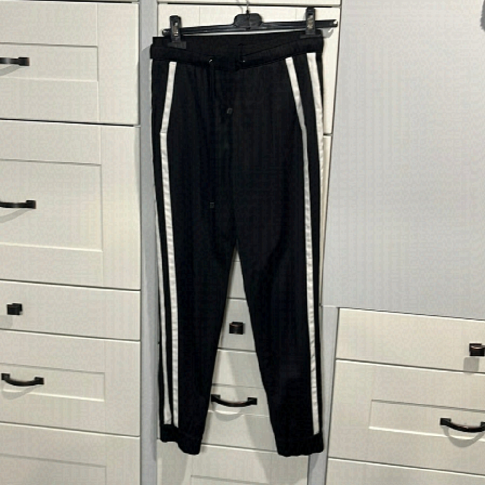 Marc Cain Sport black with white stripes drawstring waist size 4 DS 81.28W77